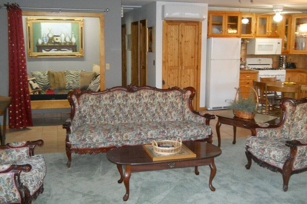 Photo of Livingroom in Hillsboro