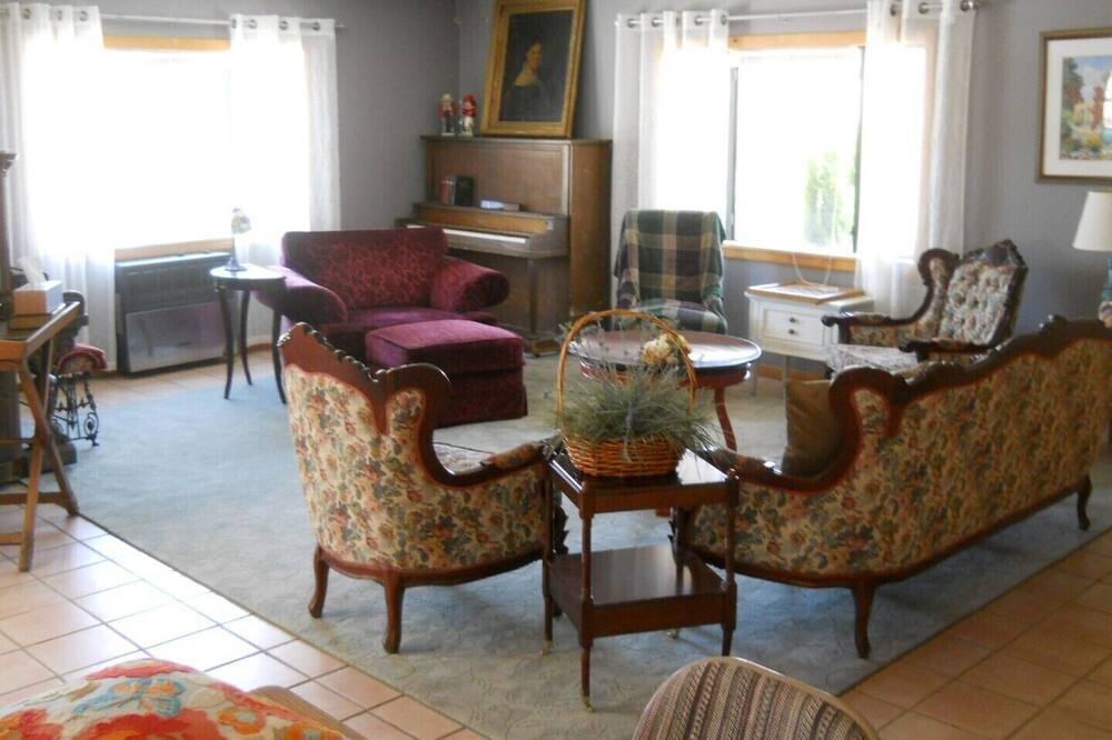 Photo of Livingroom in Hillsboro