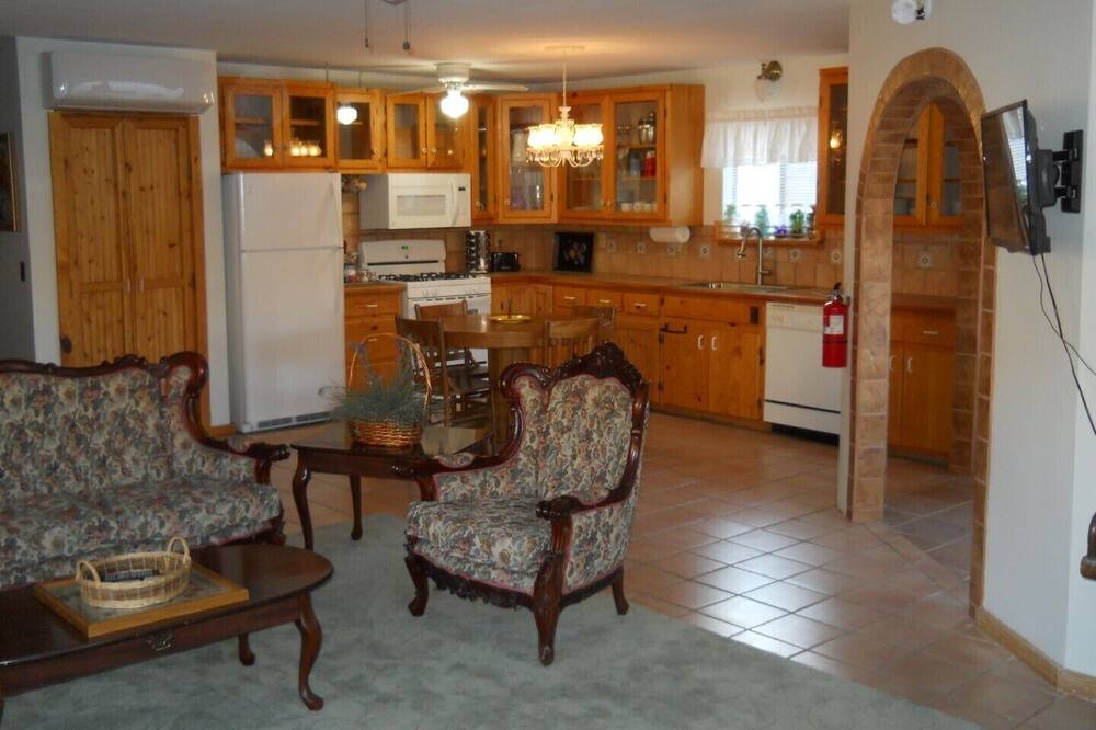 Photo of Livingroom in Hillsboro