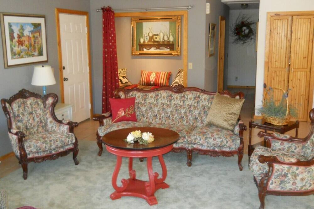 Photo of Livingroom in Hillsboro