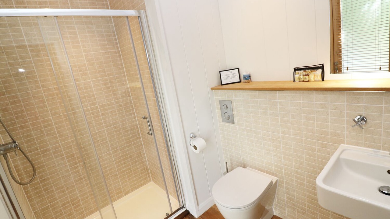 Photo of Bathroom in Looe