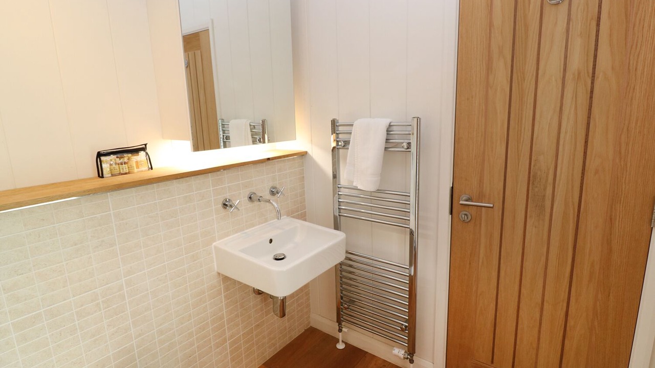 Photo of Bathroom in Looe