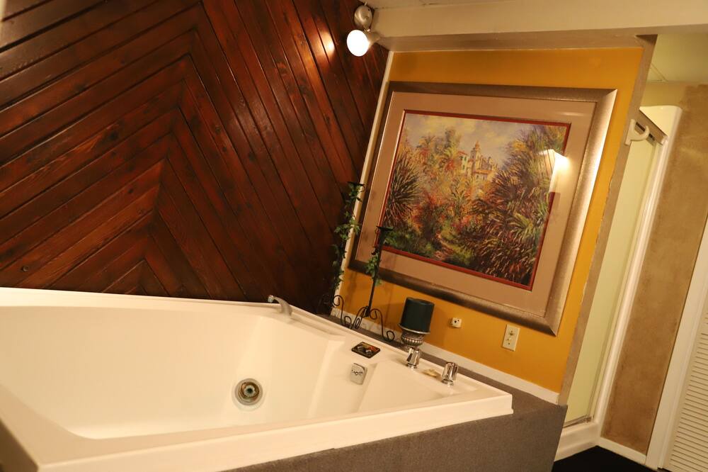 Photo of Bathroom in Sunrise Beach Village