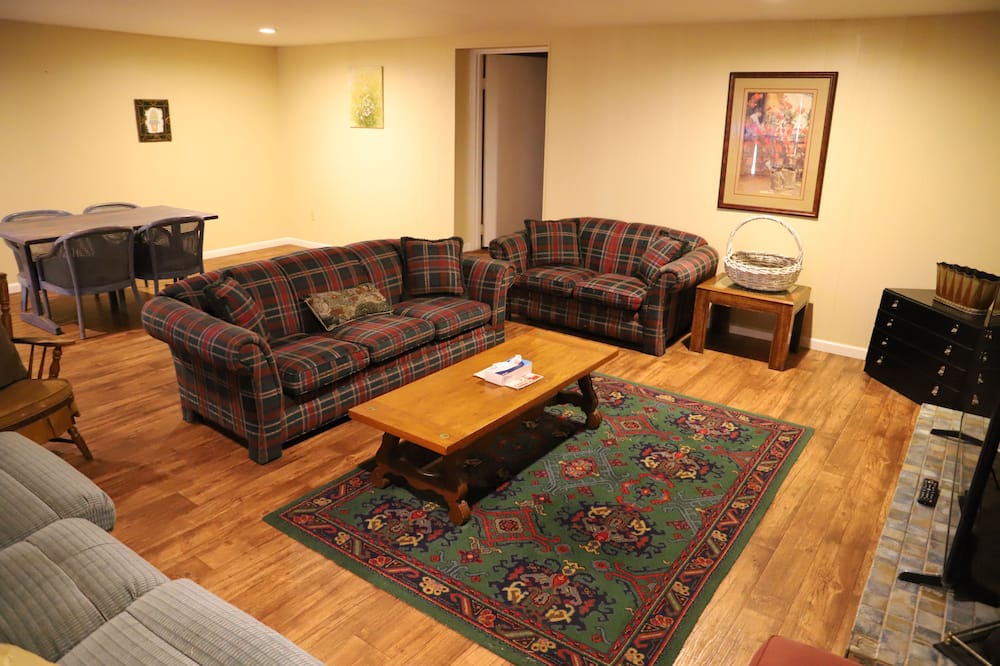 Photo of Livingroom in Sunrise Beach Village