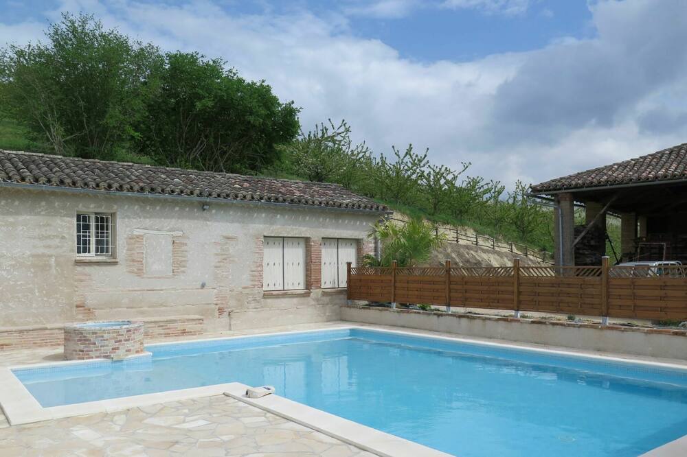 Photo of Outdoor in L'Honor-de-Cos