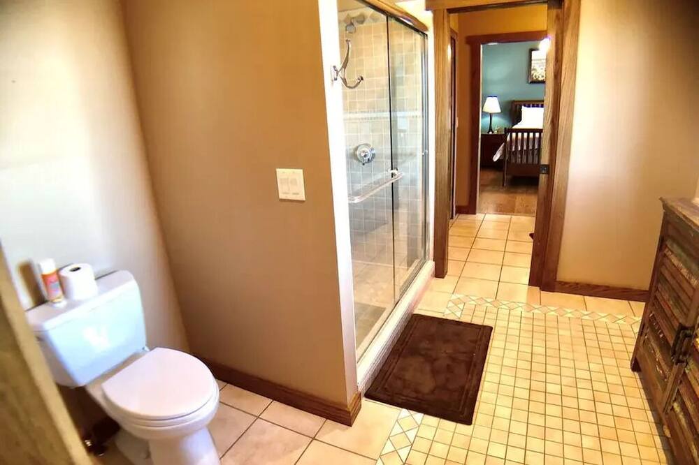 Photo of Bathroom in Golden