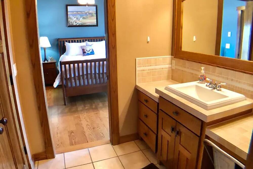 Photo of Bathroom in Golden