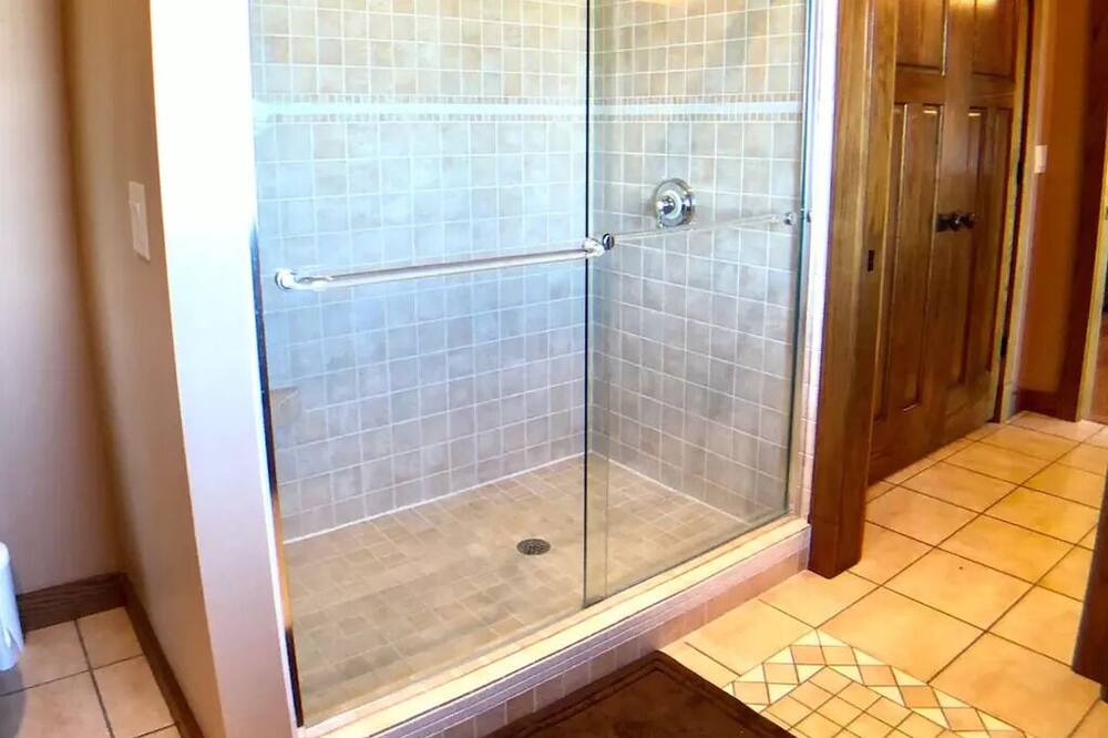 Photo of Bathroom in Golden