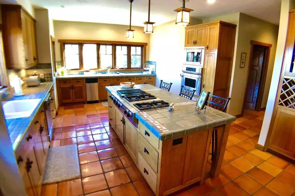 Photo of Kitchen in Golden