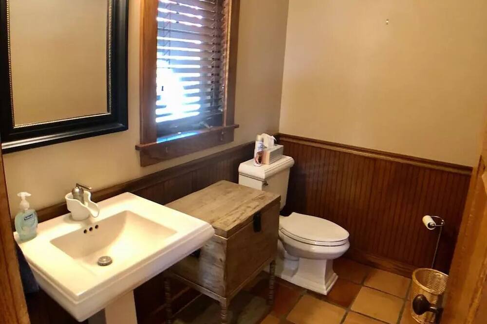 Photo of Bathroom in Golden