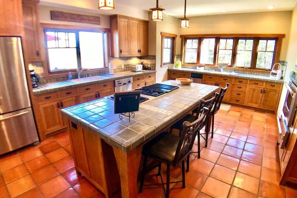 Photo of Kitchen in Golden