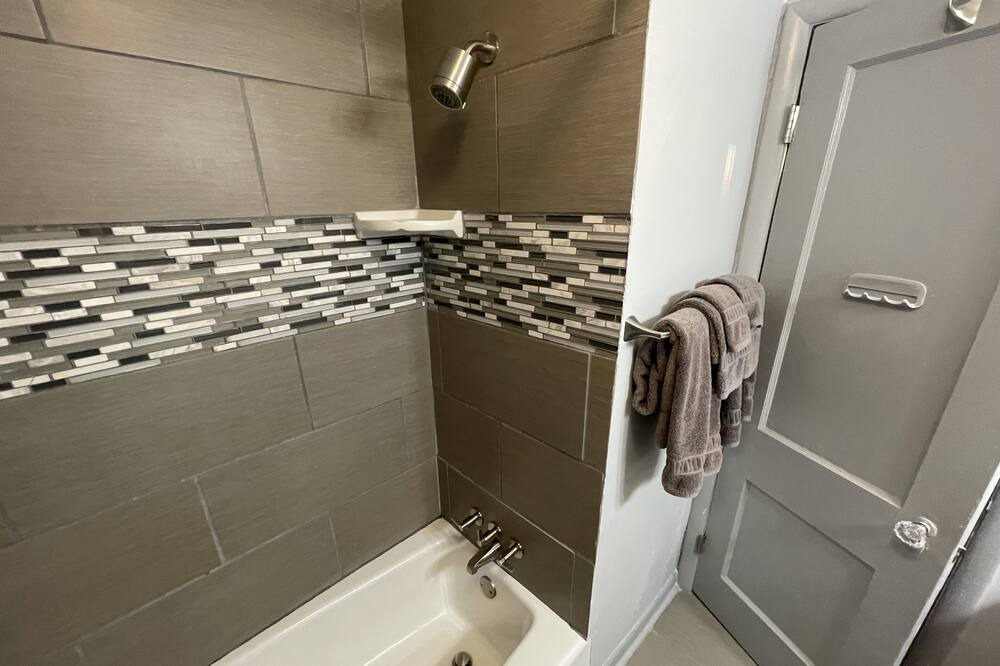 Photo of Bathroom in Cherry Street
