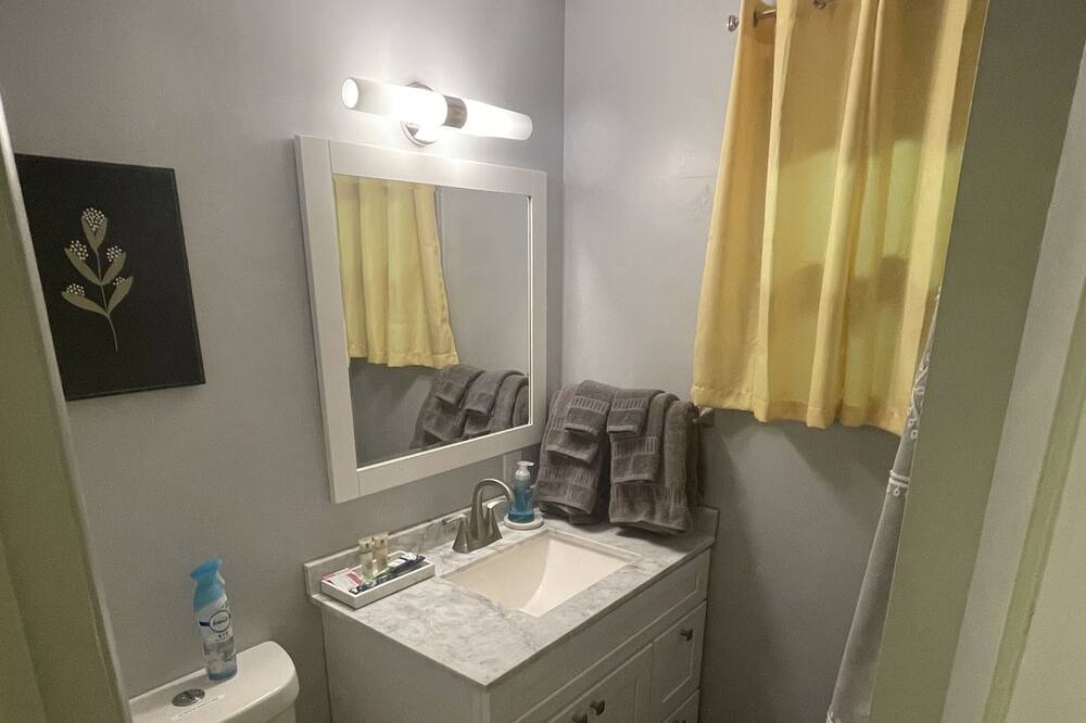 Photo of Bathroom in Cherry Street