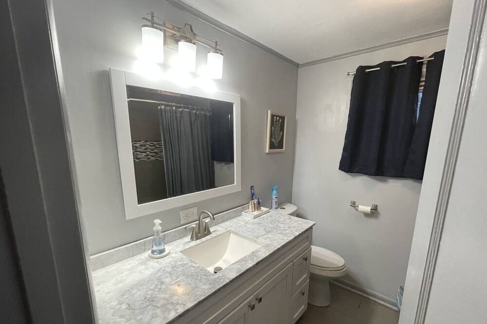 Photo of Bathroom in Cherry Street
