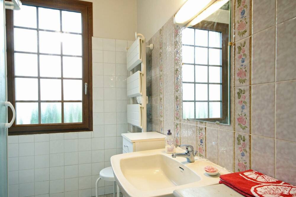 Photo of Bathroom in Preaux