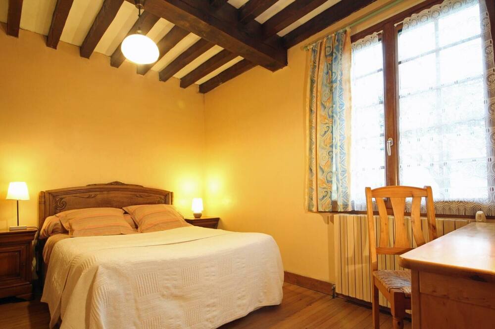 Photo of Bedroom in Preaux