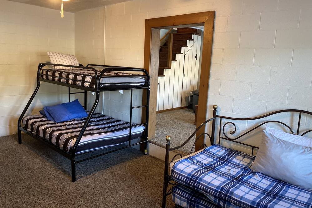 Photo of Bedroom in Roach