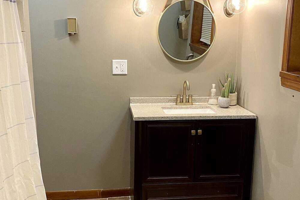 Photo of Bathroom in Roach