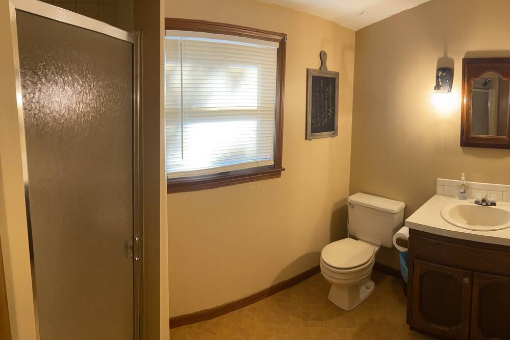 Photo of Bathroom in Roach