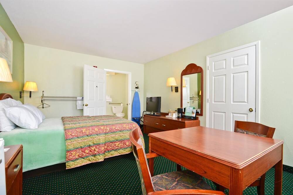 Photo of Bedroom in Smithville