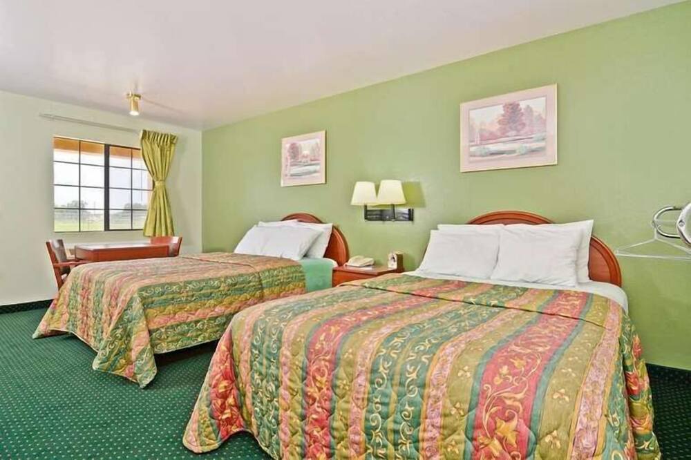 Photo of Bedroom in Smithville