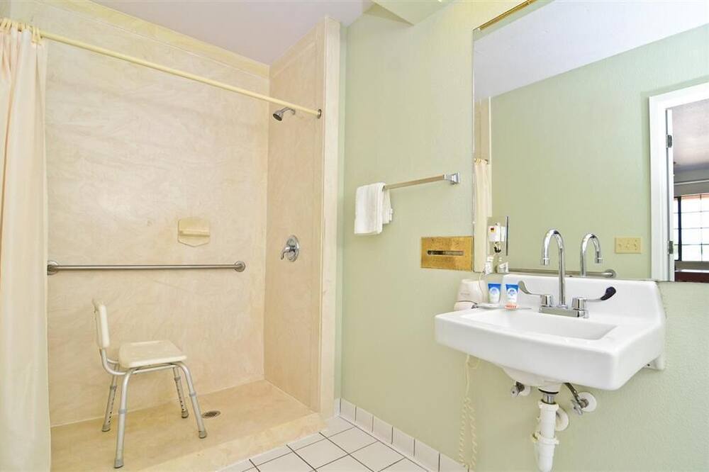 Photo of Bathroom in Smithville