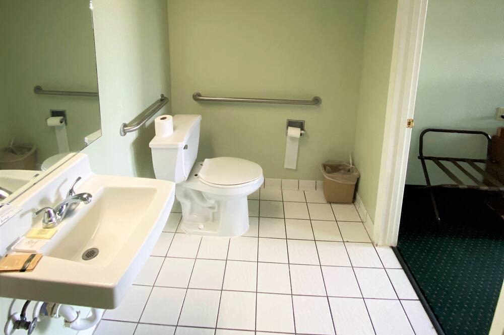 Photo of Bathroom in Smithville