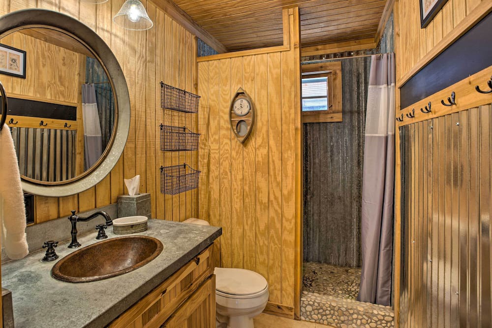 Photo of Bathroom in Palo Pinto County