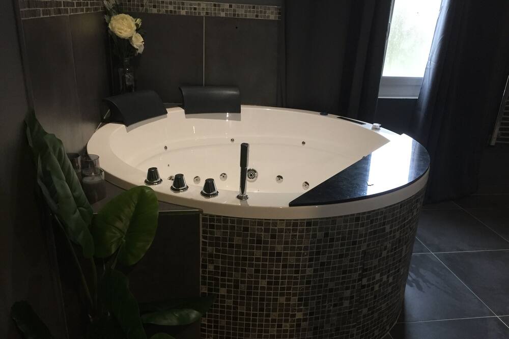 Photo of Bathroom in Sernhac