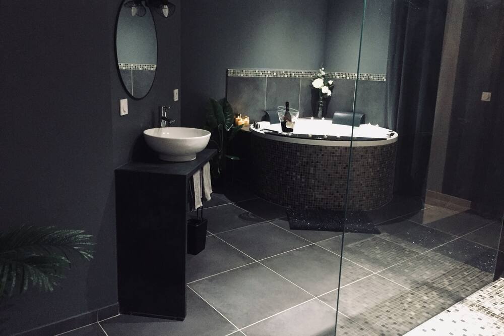 Photo of Bathroom in Sernhac