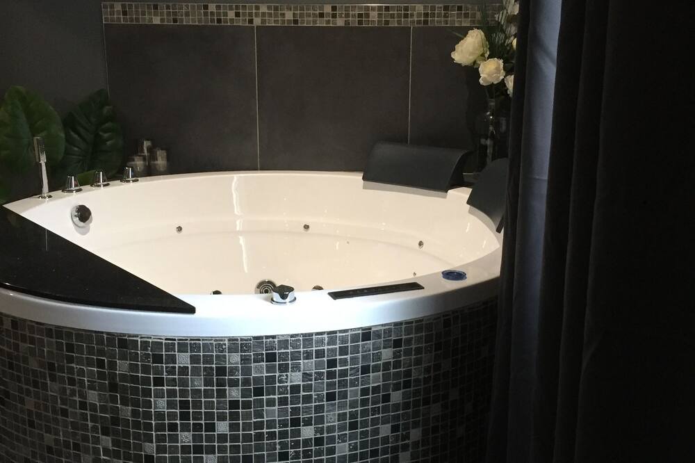 Photo of Bathroom in Sernhac