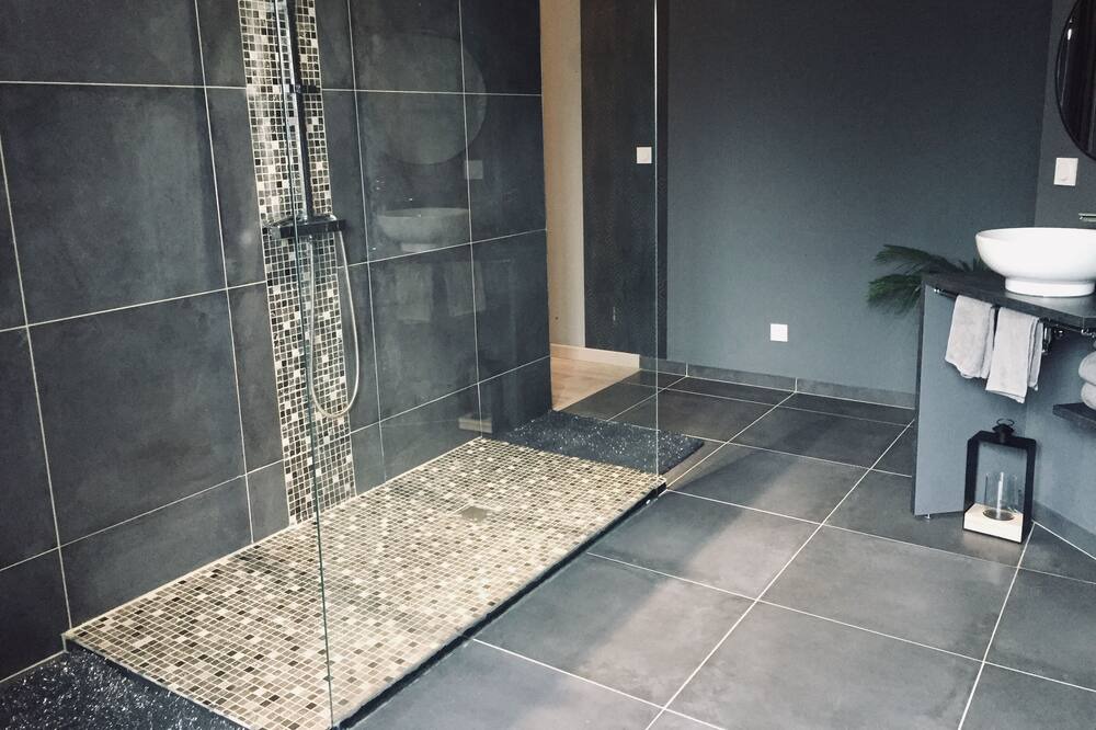 Photo of Bathroom in Sernhac