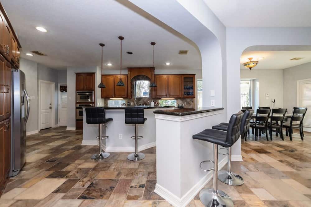 Photo of Kitchen in Clodine