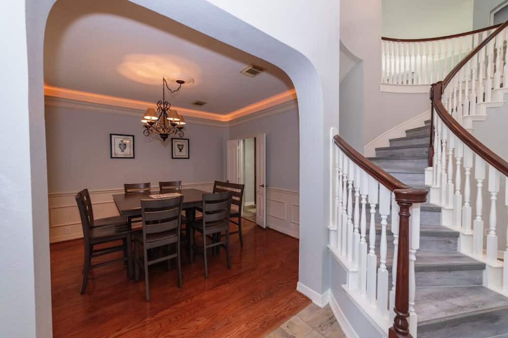 Photo of Kitchen in Clodine