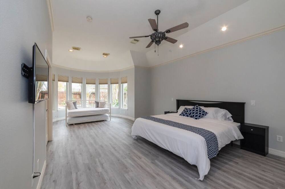 Photo of Bedroom in Clodine