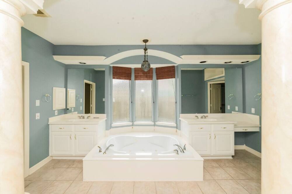 Photo of Bathroom in Clodine
