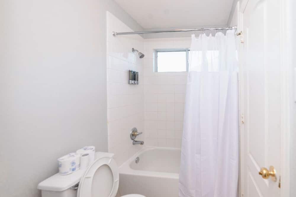 Photo of Bathroom in Clodine