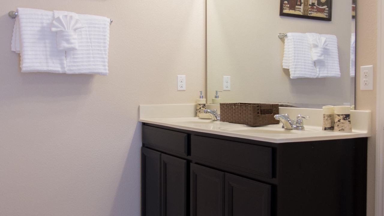 Photo of Bathroom in Trafalgar Village