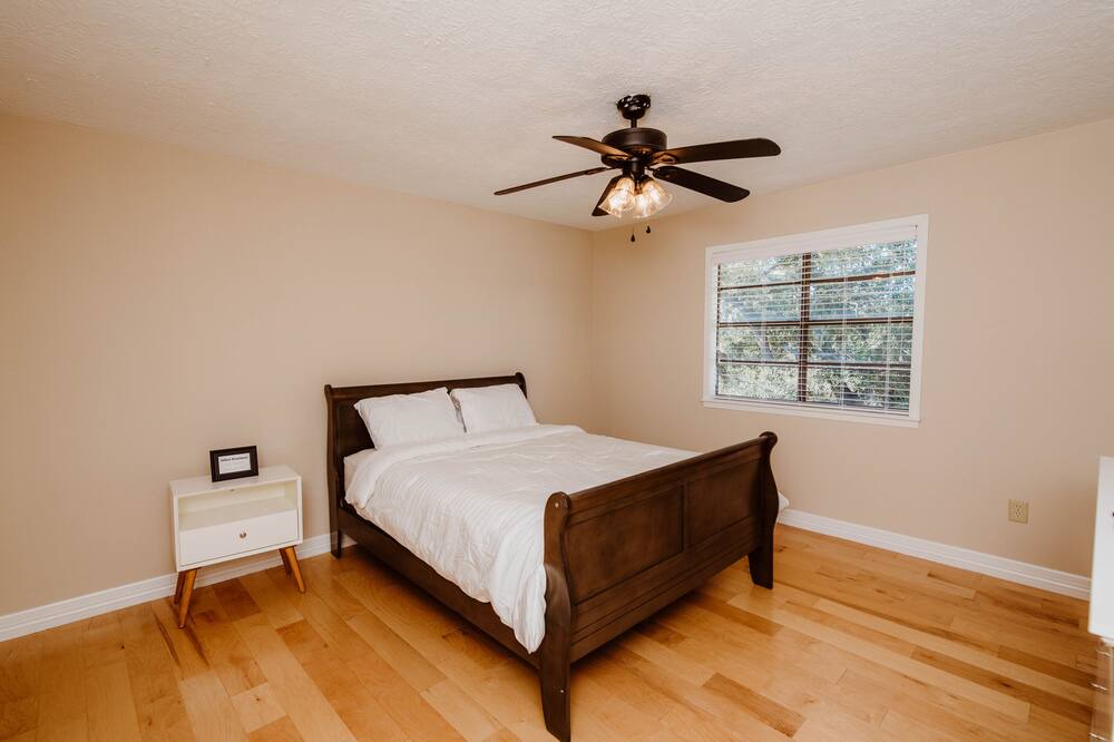 Photo of Bedroom in Lakeview  Jefferson County
