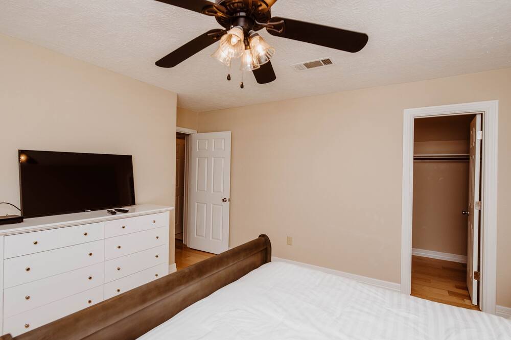 Photo of Bedroom in Lakeview  Jefferson County