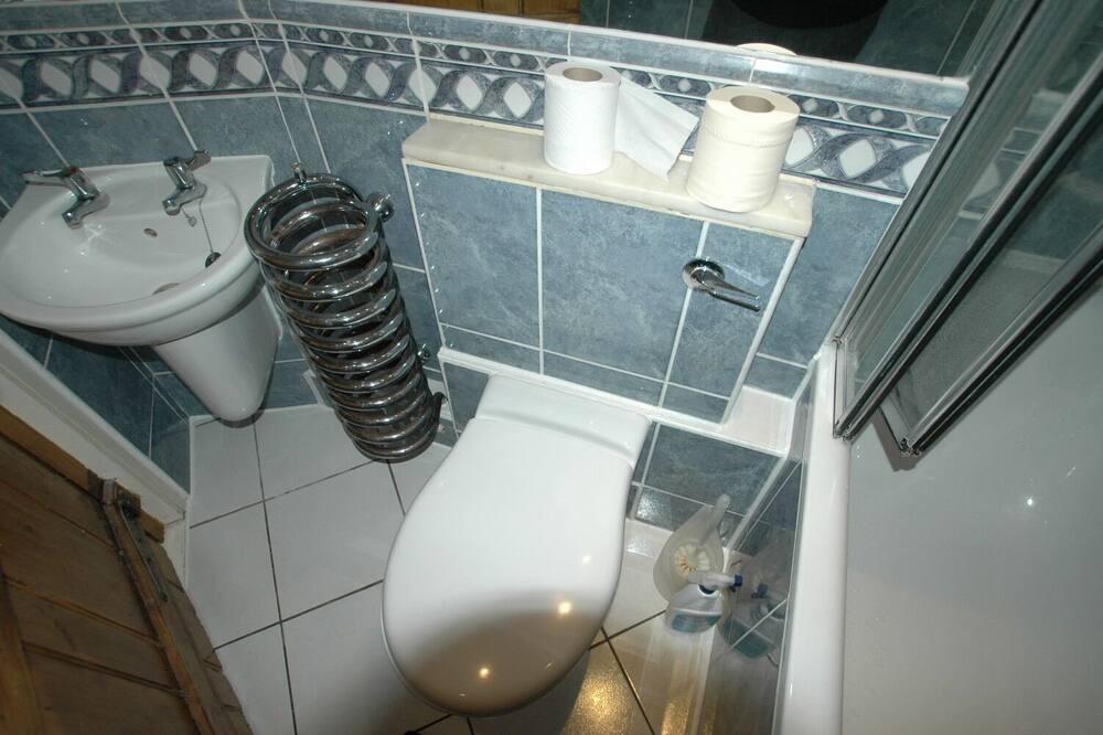 Photo of Bathroom in Tring