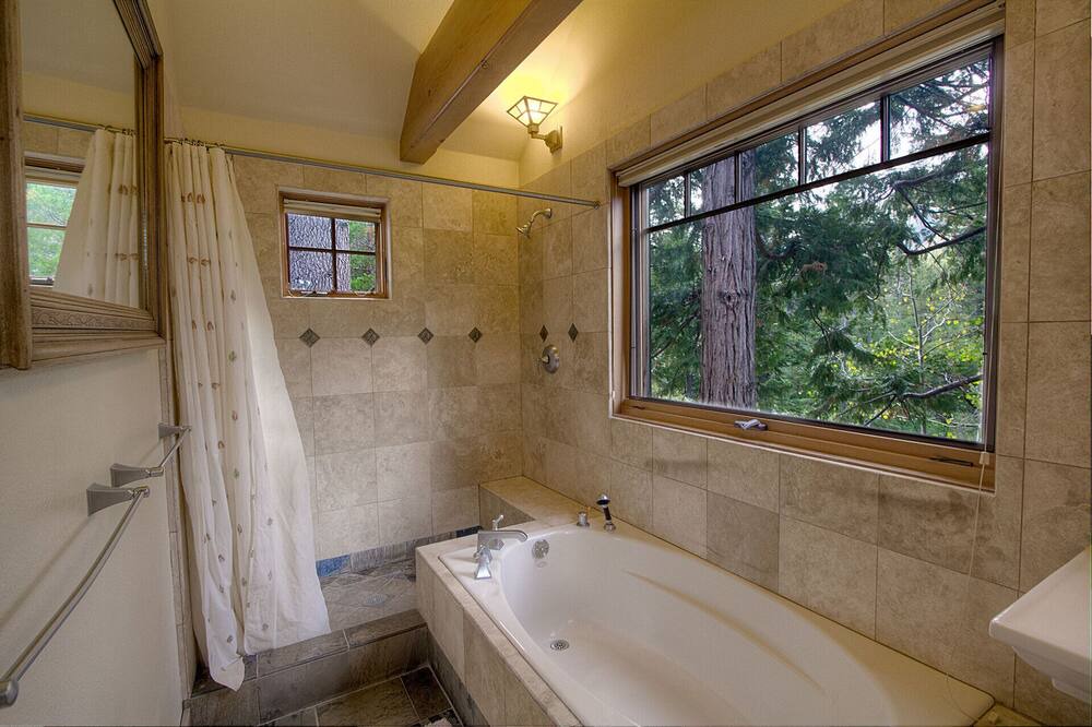 Photo of Bathroom in Fallen Leaf