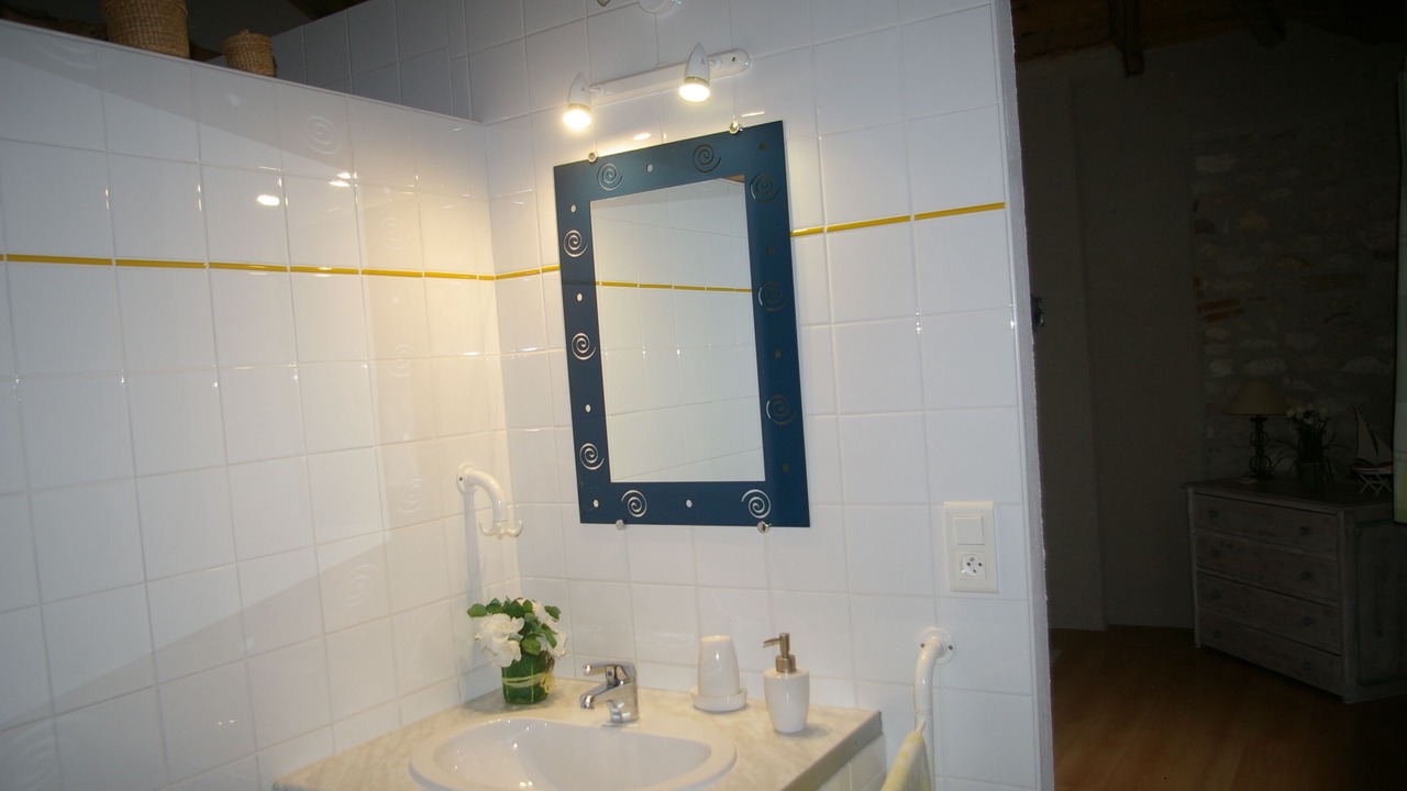 Photo of Bathroom in Castelnau-de-Montmiral