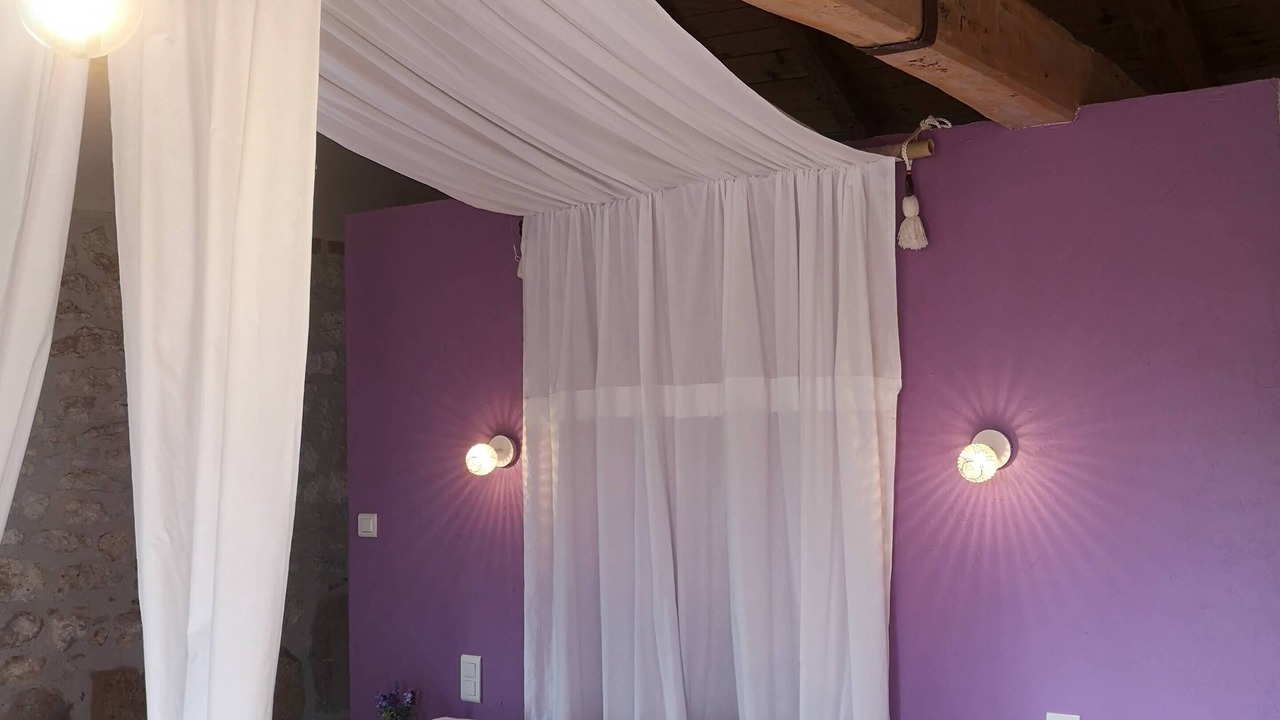 Photo of Bedroom in Castelnau-de-Montmiral