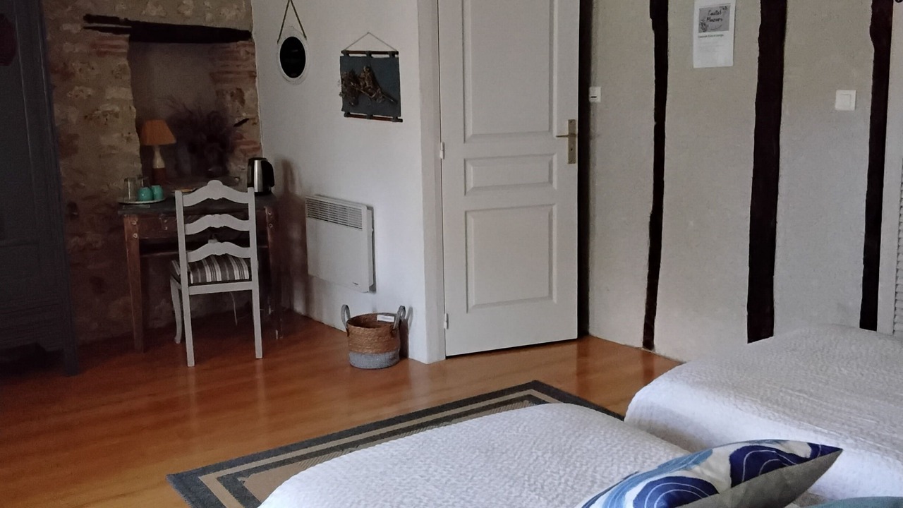 Photo of Bedroom in Castelnau-de-Montmiral