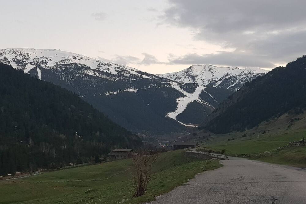 Photo of Outdoor in Incles