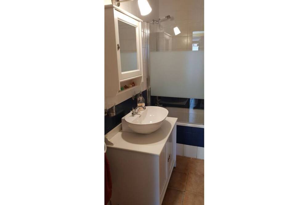 Photo of Bathroom in Incles