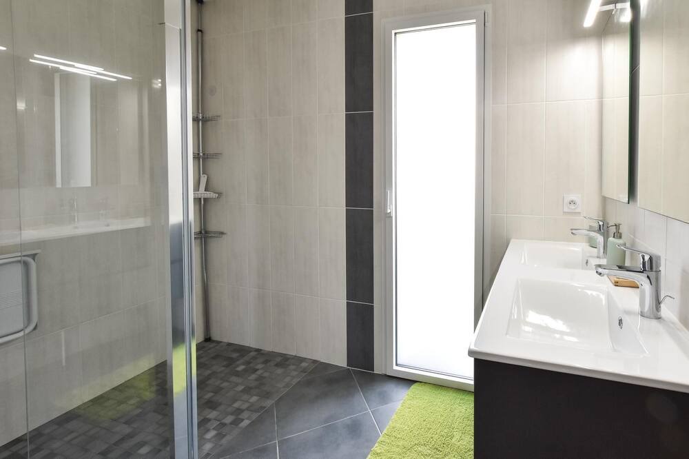 Photo of Bathroom in Les Moutiers-en-Retz