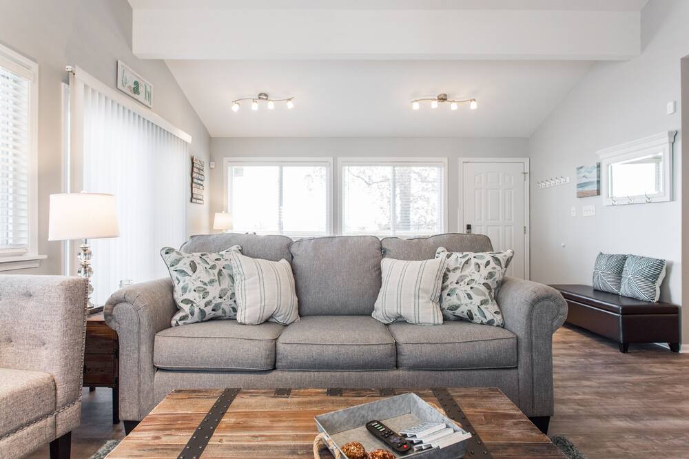 Photo of Livingroom in Fox Lake