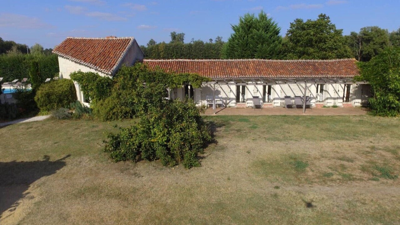 Photo of Outdoor in Saires